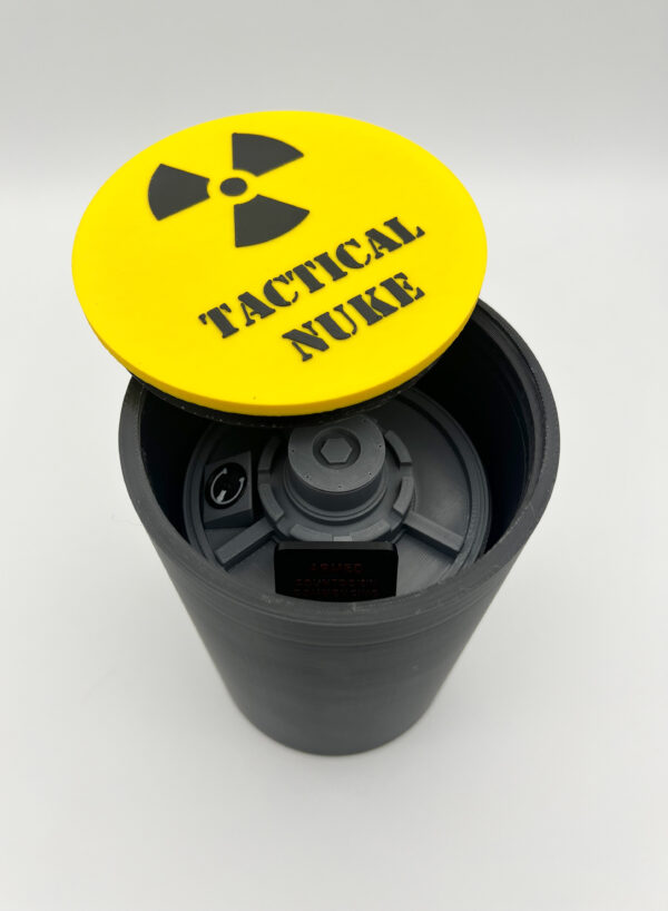 Tactical Nuke - Champions Quest – Hidden storage container - Call of Duty - Collectible - Image 3